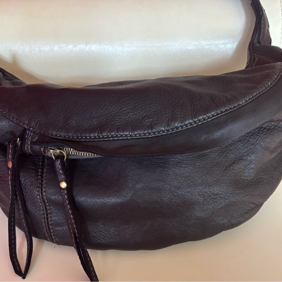 Black Leather Sling/Crossbody Bag - Great Condition - Picture 2 of 7